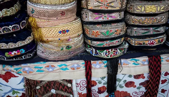 Shopping Extravaganza at the Dazzling Sadar Bazaar in Agra – A Must-Visit in 2025 1 Discover Sadar Bazaar Location