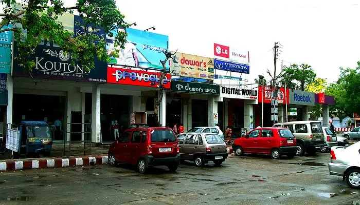 Shopping Extravaganza at the Dazzling Sadar Bazaar in Agra – A Must-Visit in 2025 6 The Cultural Significance Of Sadar Bazaar