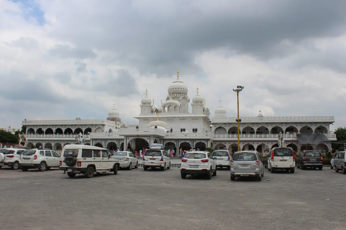 10 must-visit places for foreigners to visit in Agra 3 Gurudwara Guru ka Tal