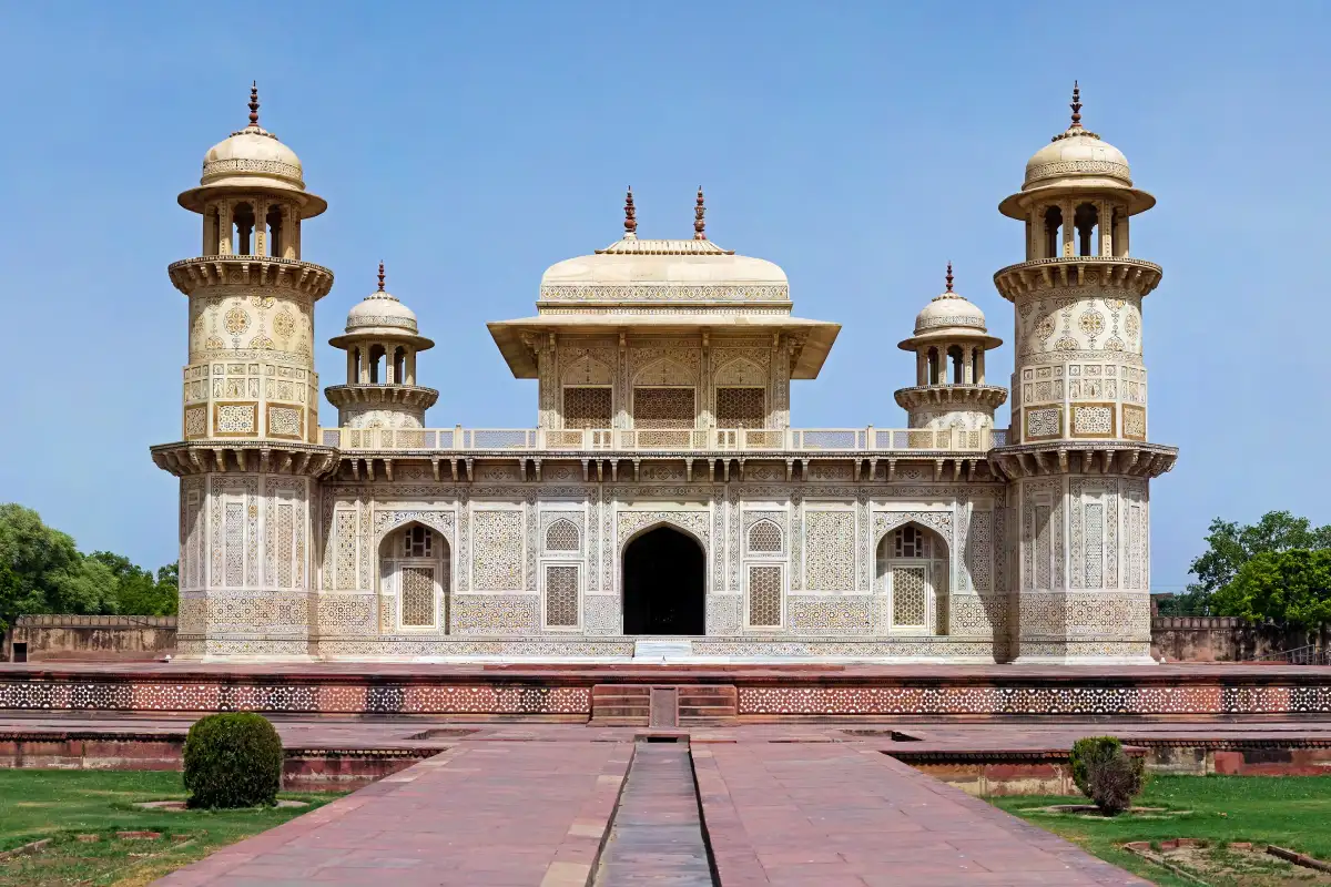 10 must-visit places for foreigners to visit in Agra 1 Itimad Ud Daulah